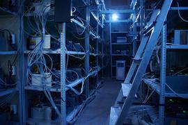 唐山农村的猪圈暗藏矿场，供电公司员工和环保局官员偷电挖矿_COIN:COI