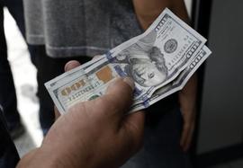 代销外币“连体钞” 收保证金数十万，被告人受审时当庭翻供_GET:AIT