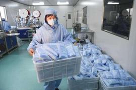 1片口罩飙到2200元！西班牙卫生部长崩溃落泪，不停向国外求救_亚马逊:亚马逊币什么时候上交易所