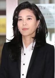 嫁给穷保安离婚被讹百亿，23年后再看“三星公主”李富真过得如何_ANGEL:GEL