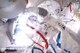 技不如人？美国48年前的舱外航天服还在用，我国为啥用15次就扔？_NASA:CEX