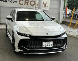 丰田皇冠SportCross海外提车实拍，配2.4T混动，约合人民币32万_OSS:CROSS